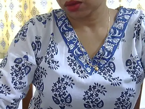 Snapshot of CHAMELI4747 chatting on June 26, 2026, 7:58 am CHAMELI4747 online show from June 26, 2026, 7:58 am