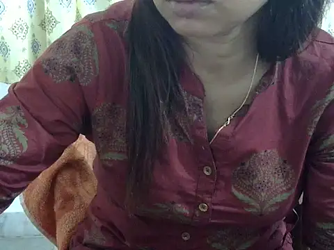 CHAMELI4747 online show from May 4, 2026, 8:17 am