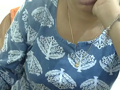 Snapshot of CHAMELI4747 chatting on July 2, 2026, 8:42 am CHAMELI4747 online show from July 2, 2026, 8:42 am