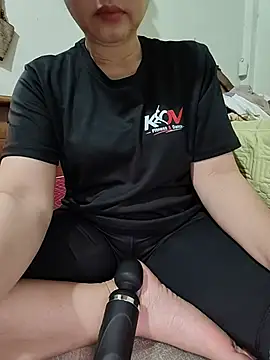 Snapshot of love_sex_05 chatting on June 8, 2026, 3:51 am love sex 05 online show from June 8, 2026, 3:51 am