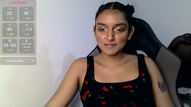 Snapshot of Ari_20_ chatting on October 7, 2025, 10:33 pm Ari 20 online show from October 7, 2025, 10:33 pm