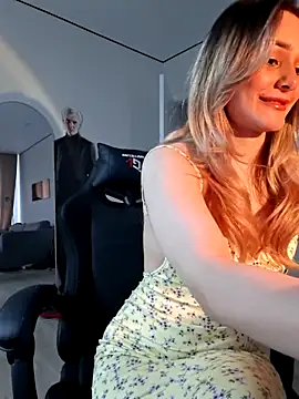 Snapshot of Chloe_Ravens chatting on May 14, 2026, 6:21 am Chloe Ravens online show from May 14, 2026, 6:21 am