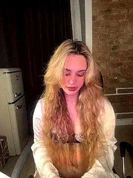 Chloe Ravens online show from October 7, 2025, 8:10 pm