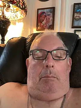 Snapshot of CharlieWeaver22 chatting on June 27, 2026, 12:22 pm CharlieWeaver22 online show from June 27, 2026, 12:22 pm