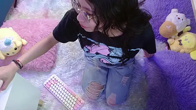 Giaa rossi online show from September 15, 2025, 2:17 pm