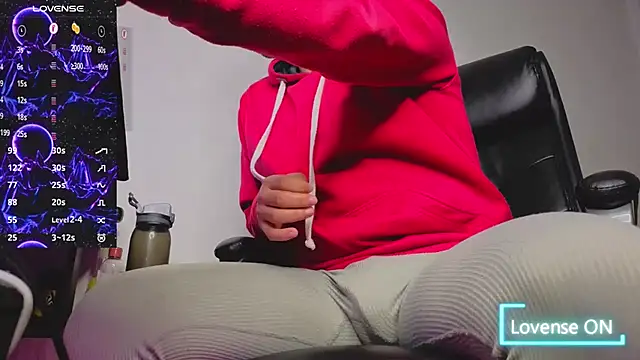 Snapshot of Ernesto-Rodriguez82 chatting on February 8, 2026, 7:39 am Ernesto-Rodriguez82 online show from February 8, 2026, 7:39 am