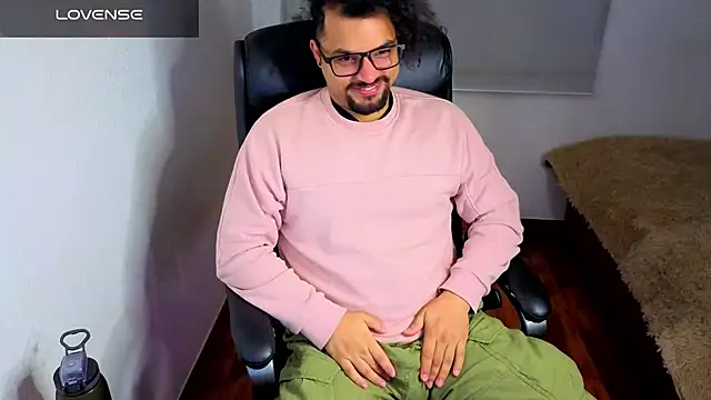 Snapshot of Ernesto-Rodriguez82 chatting on February 20, 2026, 6:48 am Ernesto-Rodriguez82 online show from February 20, 2026, 6:48 am