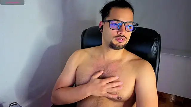 Snapshot of Ernesto-Rodriguez82 chatting on March 16, 2026, 5:44 am Ernesto-Rodriguez82 online show from March 16, 2026, 5:44 am