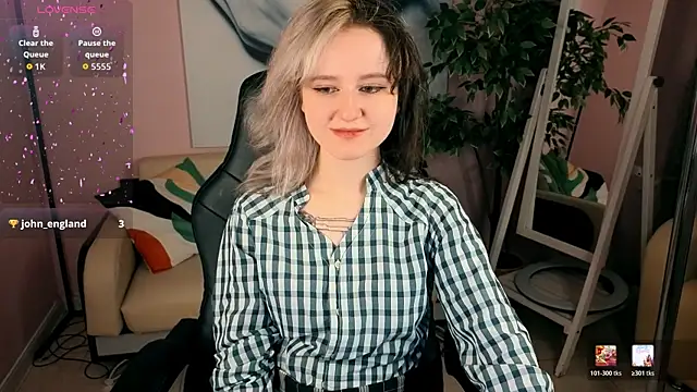 Snapshot of girl_next_doorr chatting on June 19, 2026, 1:17 pm girl next doorr online show from June 19, 2026, 1:17 pm