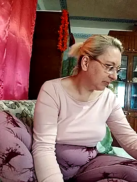 VikaKing online show from May 18, 2026, 1:05 pm