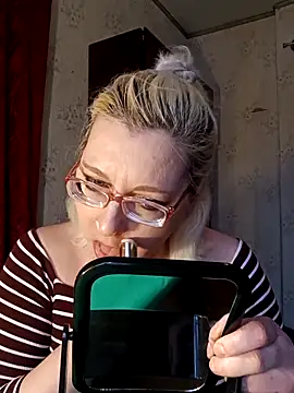 VikaKing online show from February 12, 2026, 1:22 pm