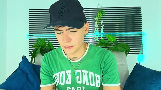 CamiiGuzmanX online show from January 13, 2026, 8:13 pm