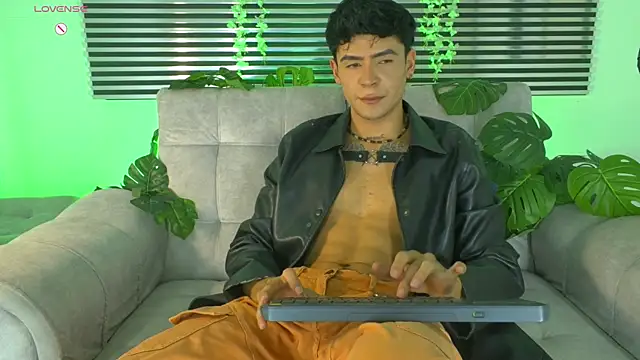 CamiiGuzmanX online show from June 18, 2026, 9:31 pm