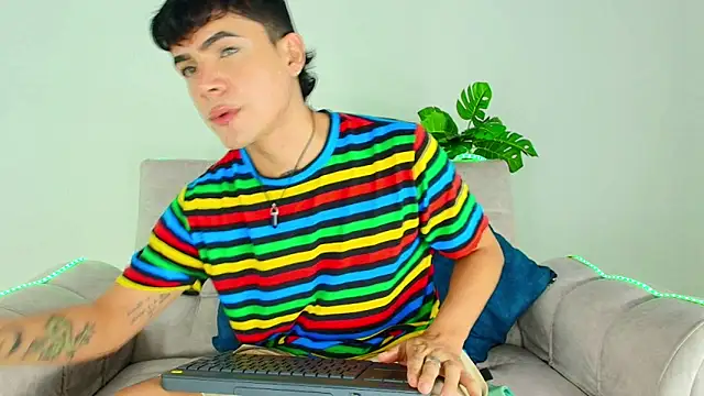 CamiiGuzmanX online show from September 25, 2025, 7:31 pm