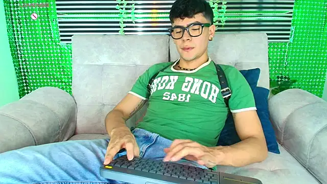 CamiiGuzmanX online show from March 18, 2026, 9:26 pm