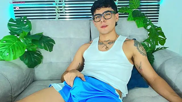 CamiiGuzmanX online show from April 29, 2026, 10:16 pm