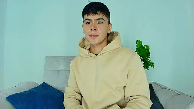 CamiiGuzmanX online show from October 11, 2025, 11:28 pm