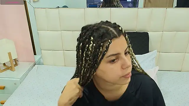 gisell gomez online show from December 2, 2025, 12:40 pm