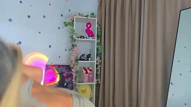 HoneyJohansson online show from October 7, 2025, 4:52 pm