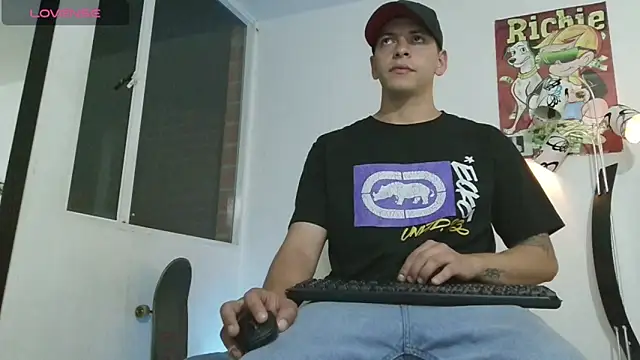 Thomasjons  online show from June 14, 2026, 2:24 am