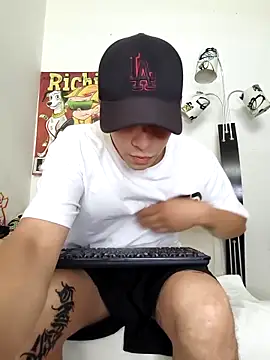 Snapshot of Thomasjons_ chatting on February 13, 2026, 6:30 pm Thomasjons online show from February 13, 2026, 6:30 pm