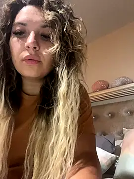 Chicagobabe online show from September 12, 2025, 8:25 am