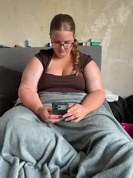 CurvyPaar2 online show from July 20, 2026, 6:32 pm
