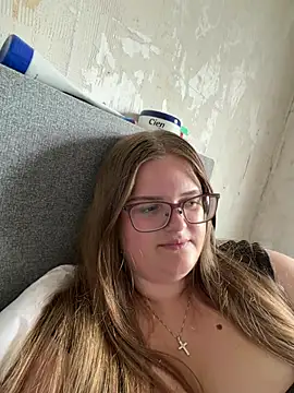 CurvyPaar2 online show from July 26, 2026, 1:18 pm