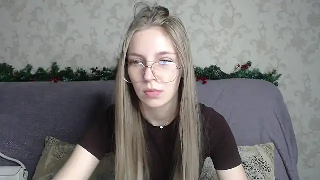 HitGyrl online show from December 21, 2025, 1:08 am