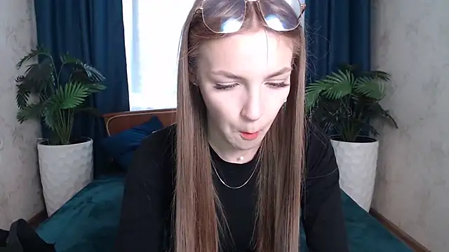 HitGyrl online show from May 18, 2026, 8:08 am