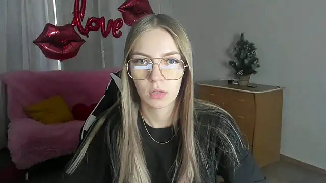 Snapshot of HitGyrl chatting on March 3, 2026, 1:12 am HitGyrl online show from March 3, 2026, 1:12 am