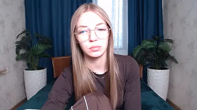 HitGyrl online show from May 31, 2026, 8:31 am