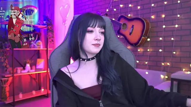 LiliLuna online show from January 5, 2026, 5:27 pm