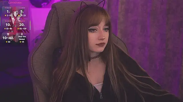 LiliLuna online show from March 25, 2026, 3:33 pm