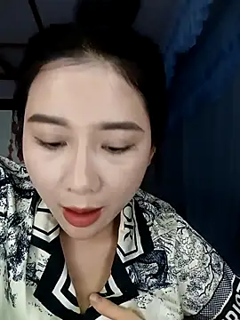 MinhChauXXX19 online show from April 19, 2026, 8:59 am