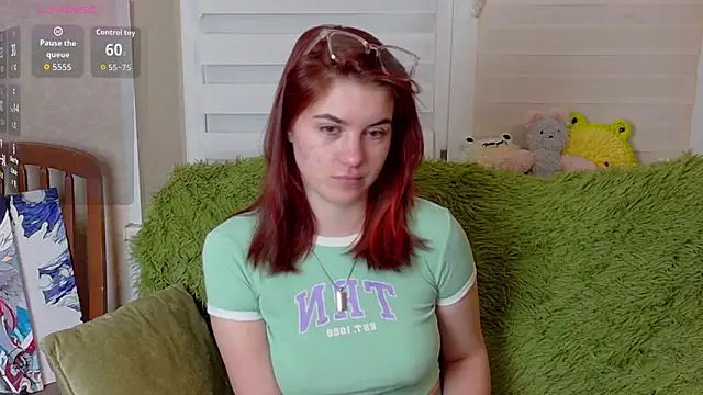 ElzaBlis online show from October 6, 2025, 5:13 pm