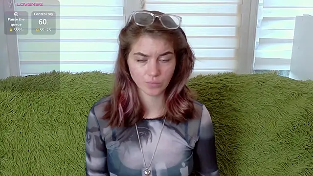 ElzaBlis online show from September 26, 2025, 3:08 pm