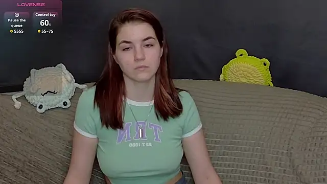 ElzaBlis online show from November 21, 2025, 2:49 pm