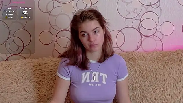 ElzaBlis online show from September 14, 2025, 1:22 pm