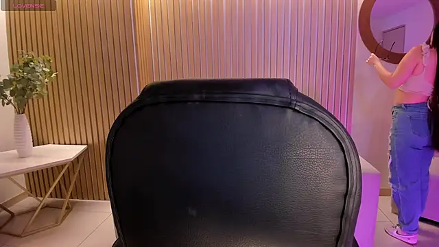 SarahRhodes  online show from October 28, 2025, 12:04 pm