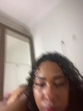 jhennyfer online show from March 17, 2026, 5:32 am