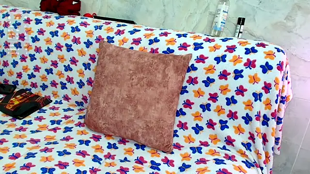 Luna logan online show from December 15, 2025, 4:07 am