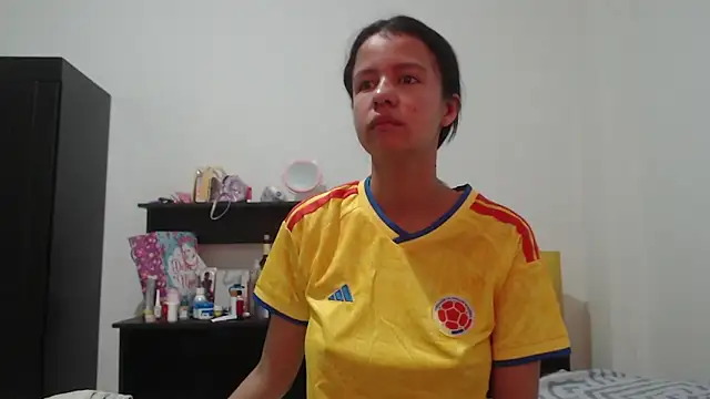 nathaly jones  online show from June 18, 2026, 12:21 pm