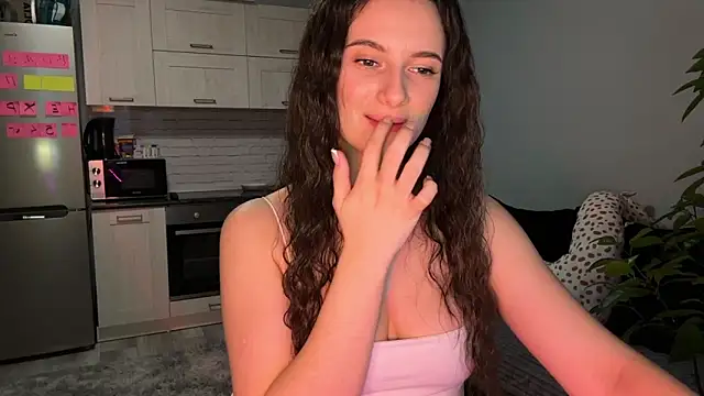 Luna Raee online show from October 24, 2025, 12:48 pm