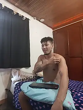 Snapshot of RuiMaddoox chatting on February 15, 2026, 6:07 pm RuiMaddoox online show from February 15, 2026, 6:07 pm