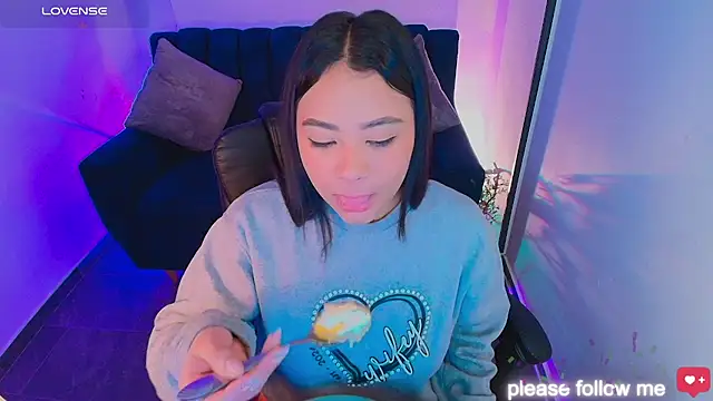 nicemiiaa7  online show from March 4, 2026, 12:13 pm