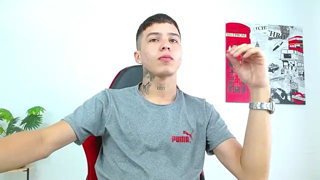 Cumandres18 online show from March 9, 2026, 3:04 pm