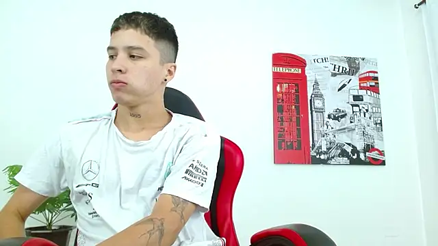 Cumandres18 online show from September 19, 2025, 1:59 pm