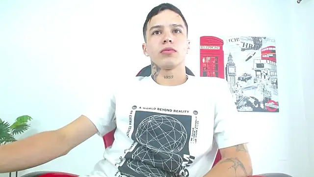 Cumandres18 online show from January 13, 2026, 2:21 pm