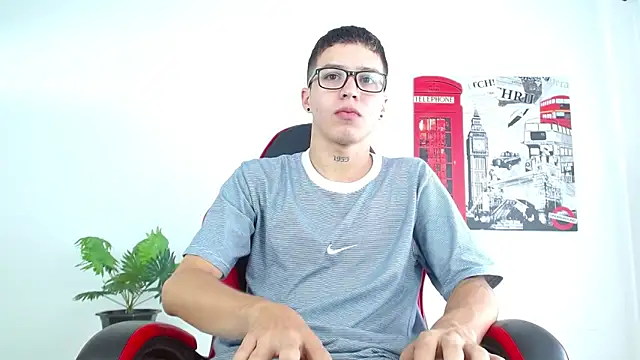 Cumandres18 online show from September 26, 2025, 1:51 pm